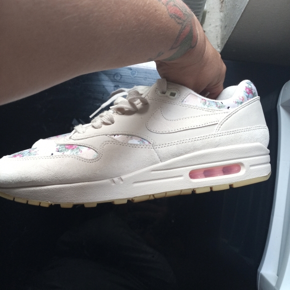 Shoes - Picture 5 of 5